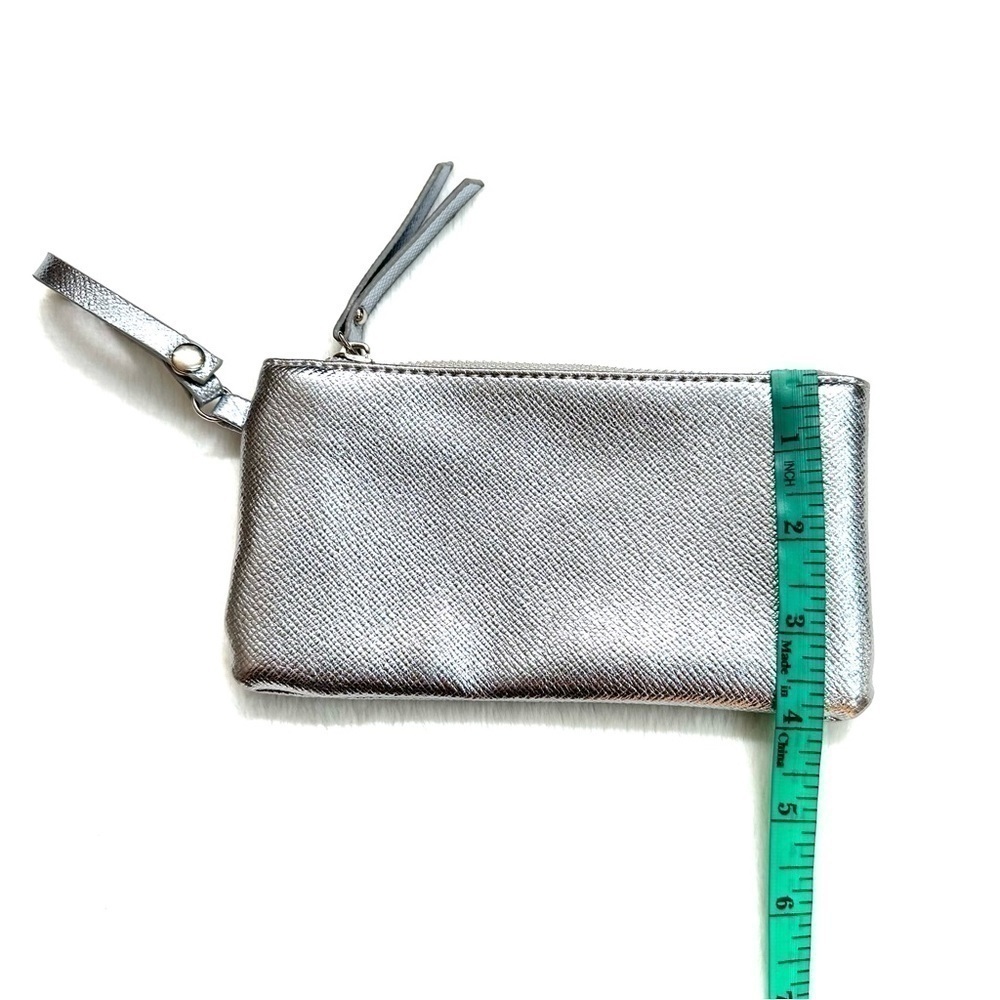 ⭐️ 5 for $25 EIGHT by Under One Sky Silver Small Purse Cosmetics Bag - Picture 9 of 9